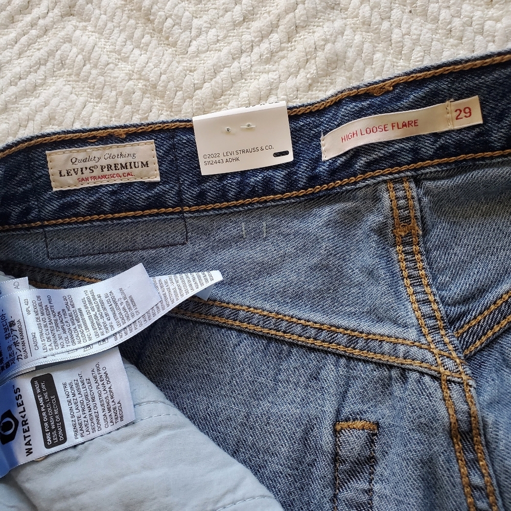 Levis High Loose Flare Jeans NWT - Picture 8 of 16